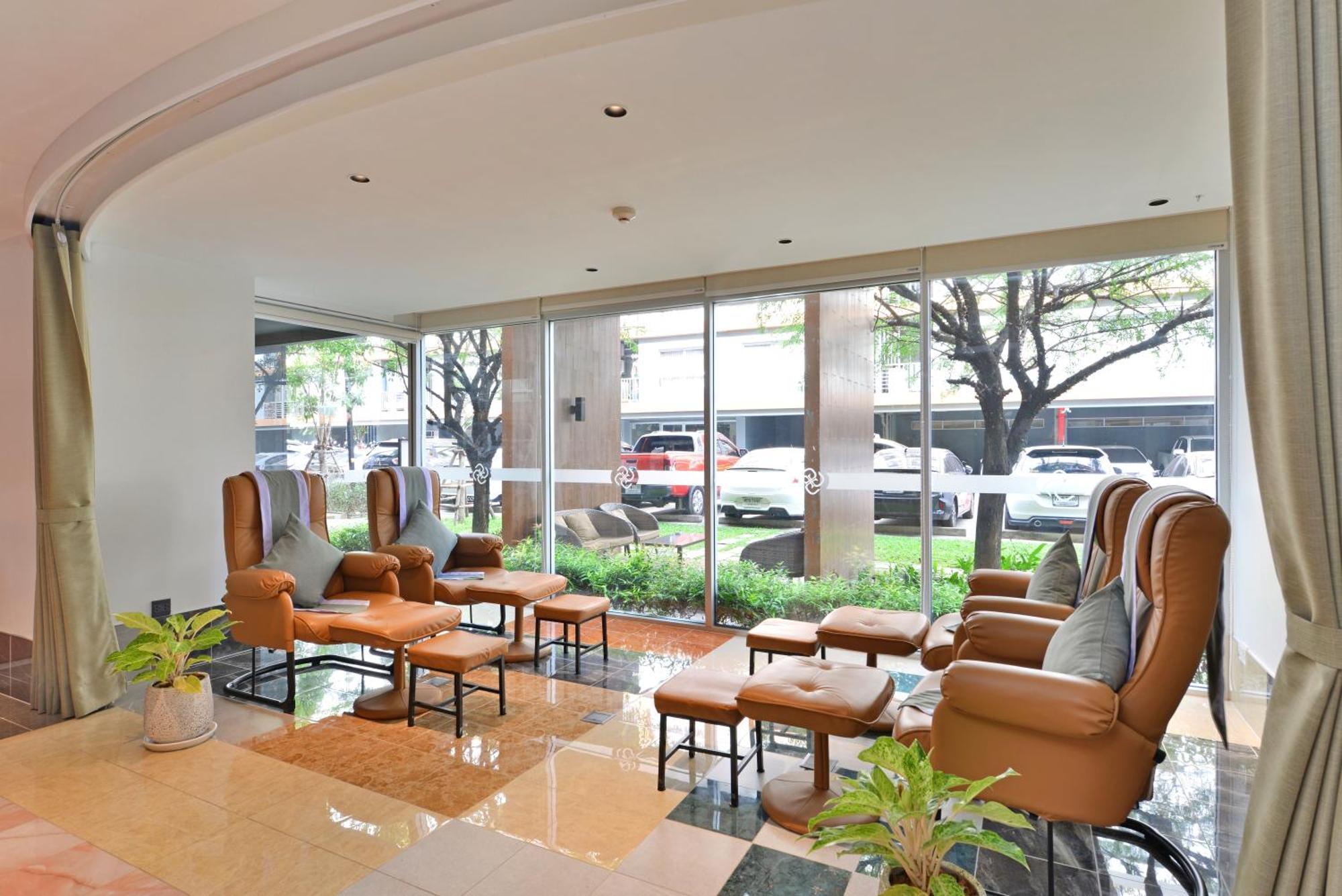 The Grass Serviced Suites Pattaya Ngoại thất bức ảnh